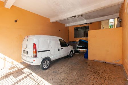 Casa à venda com 220m², 2 quartos e 4 vagas Casa à venda com 220m², 2 quartos e 4 vagasGaragem