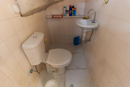 Casa à venda com 220m², 2 quartos e 4 vagas Casa à venda com 220m², 2 quartos e 4 vagasCasa 2 - Banheiro