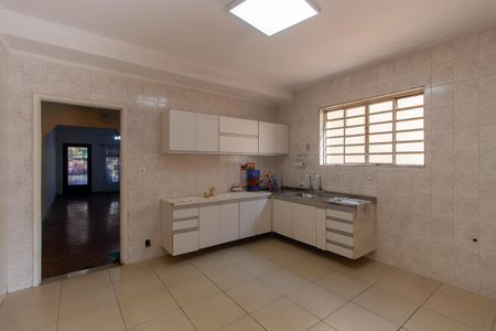 Casa à venda com 220m², 2 quartos e 4 vagas Casa à venda com 220m², 2 quartos e 4 vagasCozinha