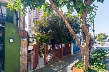 Casa à venda com 220m², 2 quartos e 4 vagas Casa à venda com 220m², 2 quartos e 4 vagasFachada