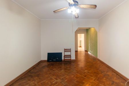 Casa à venda com 220m², 2 quartos e 4 vagas Casa à venda com 220m², 2 quartos e 4 vagasSala