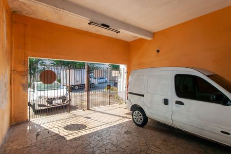 Casa à venda com 220m², 2 quartos e 4 vagas Casa à venda com 220m², 2 quartos e 4 vagasGaragem