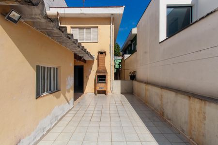 Casa à venda com 220m², 2 quartos e 4 vagas Casa à venda com 220m², 2 quartos e 4 vagasQuintal