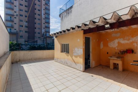 Casa à venda com 220m², 2 quartos e 4 vagas Casa à venda com 220m², 2 quartos e 4 vagasQuintal