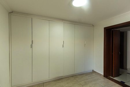 Casa para alugar com 243m², 4 quartos e 5 vagas Casa para alugar com 243m², 4 quartos e 5 vagasQuarto Piso Inferior
