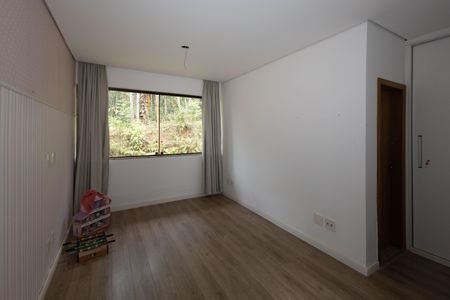 Casa à venda com 500m², 3 quartos e 6 vagas Casa à venda com 500m², 3 quartos e 6 vagasSuíte 2