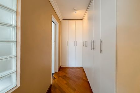 Apartamento à venda com 200m², 3 quartos e 1 vaga Apartamento à venda com 200m², 3 quartos e 1 vagaCloset da Suíte 3