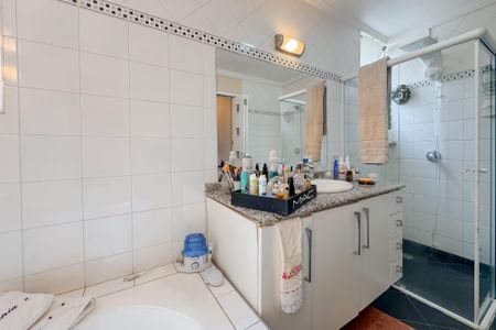 Apartamento à venda com 200m², 3 quartos e 1 vaga Apartamento à venda com 200m², 3 quartos e 1 vagaBanheiro da Suíte 3