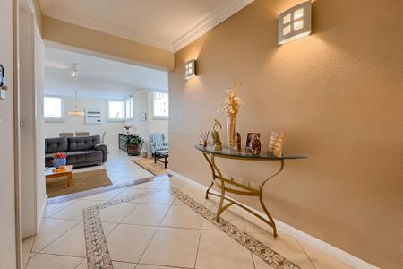 Apartamento à venda com 200m², 3 quartos e 1 vaga Apartamento à venda com 200m², 3 quartos e 1 vagaSala - Entrada