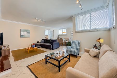 Apartamento à venda com 200m², 3 quartos e 1 vaga Apartamento à venda com 200m², 3 quartos e 1 vagaSala