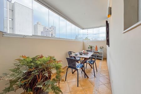 Apartamento à venda com 200m², 3 quartos e 1 vaga Apartamento à venda com 200m², 3 quartos e 1 vagaVaranda da Sala