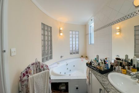 Apartamento à venda com 200m², 3 quartos e 1 vaga Apartamento à venda com 200m², 3 quartos e 1 vagaBanheiro da Suíte 3