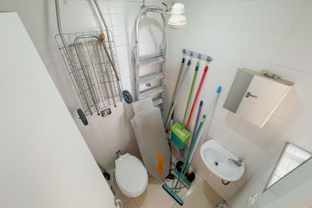 Apartamento à venda com 200m², 3 quartos e 1 vaga Apartamento à venda com 200m², 3 quartos e 1 vagaBanheiro de serviço