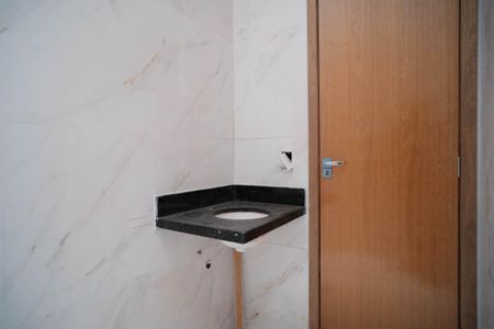 Casa à venda com 79m², 2 quartos e 2 vagasBanheiro da Suíte 2