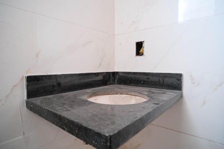 Casa à venda com 79m², 2 quartos e 2 vagasBanheiro da Suíte 1