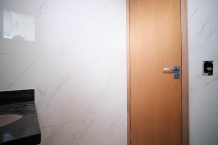 Casa à venda com 79m², 2 quartos e 2 vagasBanheiro da Suíte 1