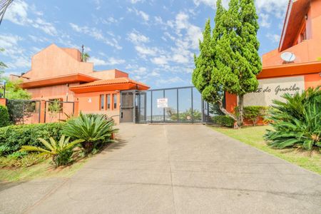 Casa de condomínio à venda com 382m², 3 quartos e 2 vagas Casa de condomínio à venda com 382m², 3 quartos e 2 vagasFachada