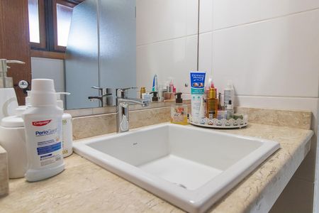 Casa de condomínio à venda com 382m², 3 quartos e 2 vagasBanheiro Social 1