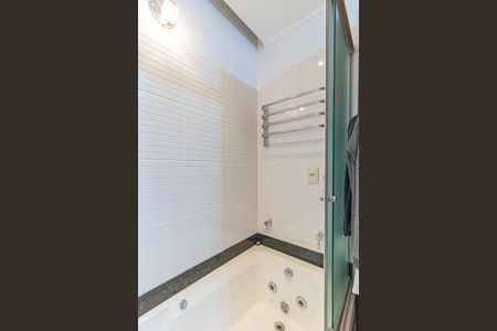 Casa de condomínio à venda com 382m², 3 quartos e 2 vagasBanheiro da Suíte