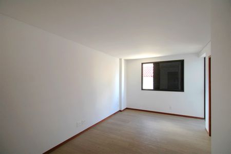 Apartamento à venda com 135m², 4 quartos e 3 vagasQuarto 2