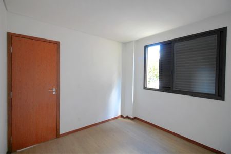 Apartamento à venda com 135m², 4 quartos e 3 vagasQuarto 4