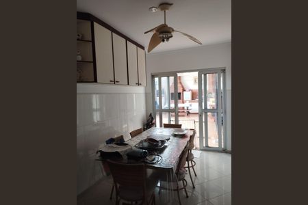 Casa à venda com 250m², 4 quartos e 3 vagas Casa à venda com 250m², 4 quartos e 3 vagasCozinha
