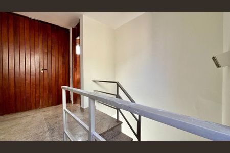 Apartamento à venda com 380m², 5 quartos e 3 vagasEscada