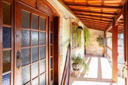 Casa à venda com 290m², 3 quartos e 3 vagasVaranda