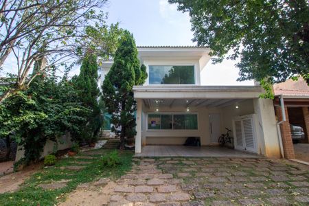 Casa de condomínio para alugar com 340m², 4 quartos e 3 vagas Casa de condomínio para alugar com 340m², 4 quartos e 3 vagasFachada