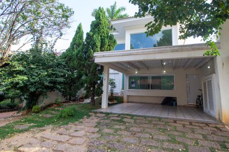 Casa de condomínio para alugar com 340m², 4 quartos e 3 vagas Casa de condomínio para alugar com 340m², 4 quartos e 3 vagasFachada