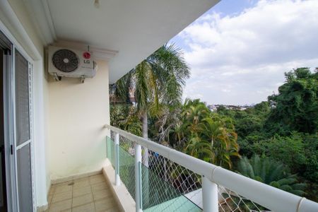 Casa de condomínio para alugar com 340m², 4 quartos e 3 vagas Casa de condomínio para alugar com 340m², 4 quartos e 3 vagasVaranda da Suite 4