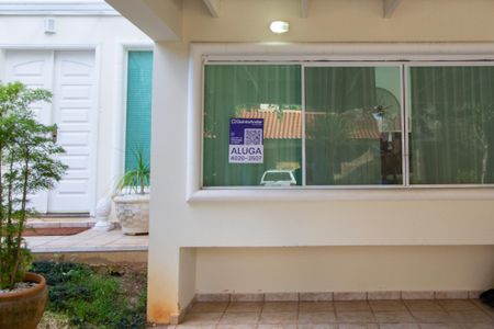 Casa de condomínio para alugar com 340m², 4 quartos e 3 vagas Casa de condomínio para alugar com 340m², 4 quartos e 3 vagasFachada