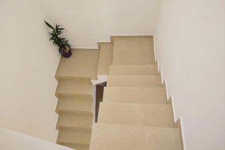 Casa de condomínio à venda com 113m², 3 quartos e 2 vagas Casa de condomínio à venda com 113m², 3 quartos e 2 vagasEscada