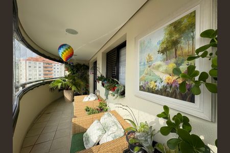 Apartamento à venda com 142m², 3 quartos e 7 vagas Apartamento à venda com 142m², 3 quartos e 7 vagasSacada