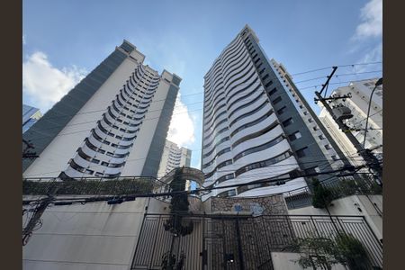 Apartamento à venda com 142m², 3 quartos e 7 vagas Apartamento à venda com 142m², 3 quartos e 7 vagasFachada