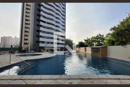 Apartamento à venda com 142m², 3 quartos e 7 vagas Apartamento à venda com 142m², 3 quartos e 7 vagasÁrea comum - Piscina