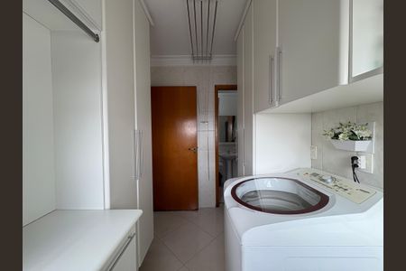 Apartamento à venda com 142m², 3 quartos e 7 vagas Apartamento à venda com 142m², 3 quartos e 7 vagasÁrea de Serviço