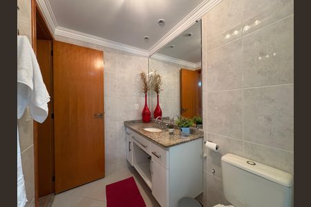 Apartamento à venda com 142m², 3 quartos e 7 vagas Apartamento à venda com 142m², 3 quartos e 7 vagasBanheiro suíte 1