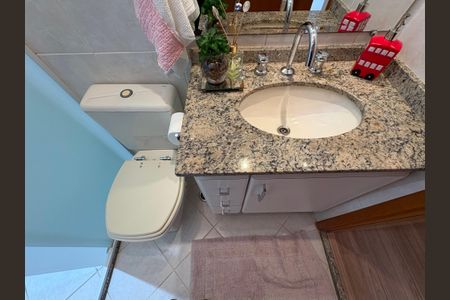 Apartamento à venda com 142m², 3 quartos e 7 vagas Apartamento à venda com 142m², 3 quartos e 7 vagasBanheiro suíte 3