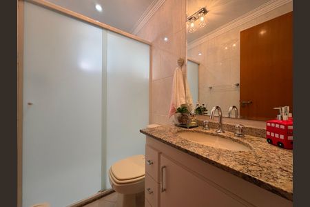 Apartamento à venda com 142m², 3 quartos e 7 vagas Apartamento à venda com 142m², 3 quartos e 7 vagasBanheiro suíte 3