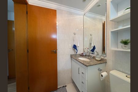 Apartamento à venda com 142m², 3 quartos e 7 vagas Apartamento à venda com 142m², 3 quartos e 7 vagasBanheiro suíte 2