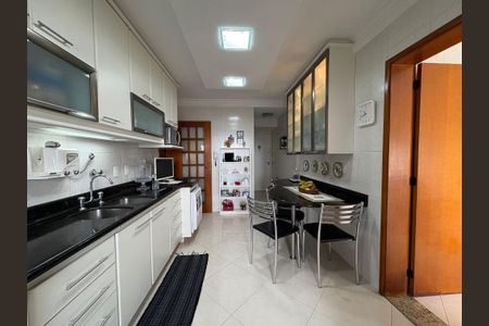 Apartamento à venda com 142m², 3 quartos e 7 vagas Apartamento à venda com 142m², 3 quartos e 7 vagasCozinha