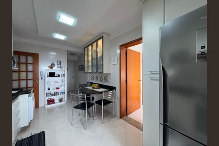 Apartamento à venda com 142m², 3 quartos e 7 vagas Apartamento à venda com 142m², 3 quartos e 7 vagasCozinha