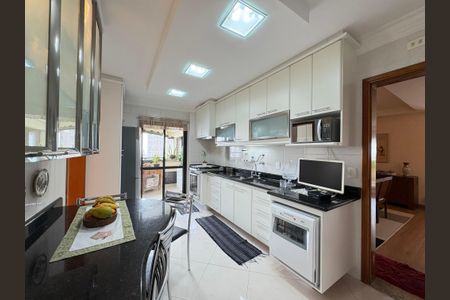 Apartamento à venda com 142m², 3 quartos e 7 vagas Apartamento à venda com 142m², 3 quartos e 7 vagasCozinha