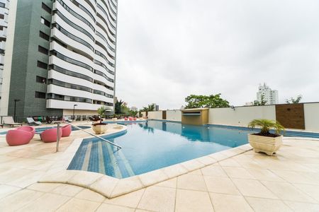 Apartamento à venda com 142m², 3 quartos e 7 vagas Apartamento à venda com 142m², 3 quartos e 7 vagasÁrea comum - Piscina