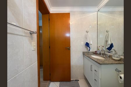Apartamento à venda com 142m², 3 quartos e 7 vagas Apartamento à venda com 142m², 3 quartos e 7 vagasBanheiro suíte 2