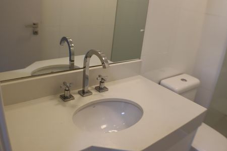 Apartamento à venda com 75m², 2 quartos e 2 vagasBanheiro da Suíte