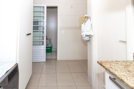 Apartamento à venda com 171m², 4 quartos e 3 vagas Apartamento à venda com 171m², 4 quartos e 3 vagasÁrea de Serviço