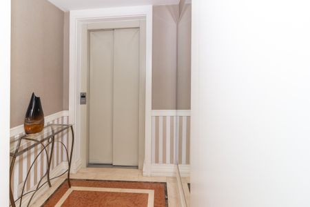 Apartamento à venda com 171m², 4 quartos e 3 vagas Apartamento à venda com 171m², 4 quartos e 3 vagasHall