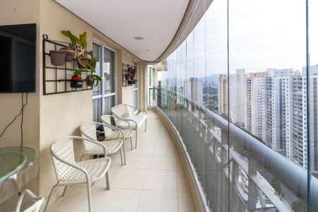 Apartamento à venda com 171m², 4 quartos e 3 vagas Apartamento à venda com 171m², 4 quartos e 3 vagasVaranda